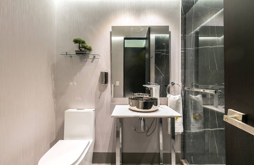 El Poblado Hotel | Habitación de lujo con ventana