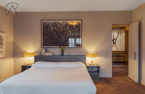 Wooburn Moor Casa | Luxury Rural Family Getaway with Tennis Court