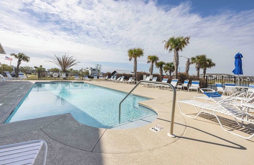 Foley Alquiler De RV | Luxury RV Lot 98 at Grand Riviera Resort in Foley, AL