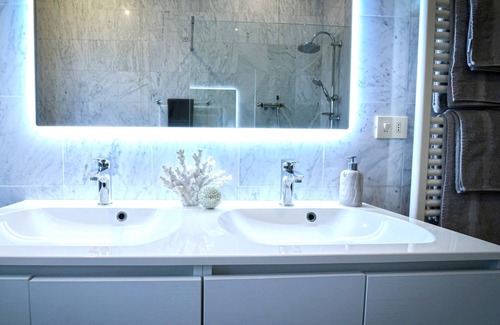 Castelnuovo del Garda Apartamento | Luxury & Suite Apartment with garden & pool