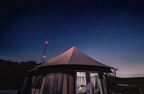 Oatmeal Cabina | Luxury Tent #2 w/private deck and outdoor soaking tub