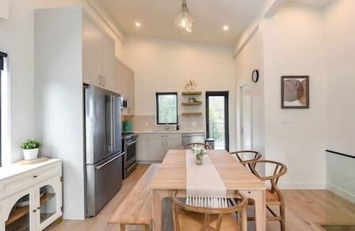 Black Creek Casa | Luxury Saratoga Beach Town Home