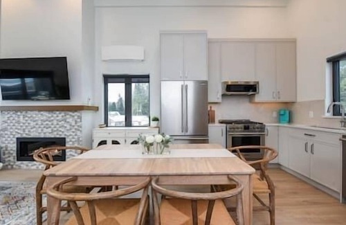 Black Creek Casa | Luxury Saratoga Beach Town Home