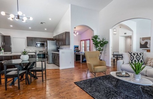 Paradise Park Vista Casa | Luxury Scottsdale Home w/Pool and Hot Tub!
