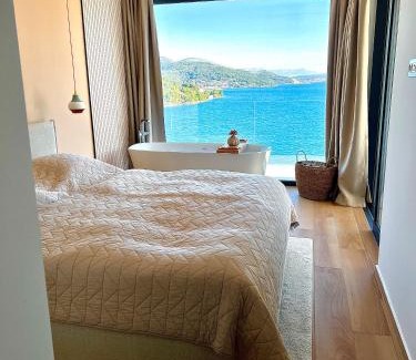 Marina Apartamento | Luxury Sea View Penthouse "Marina Living" Pool, Adria, Split Region