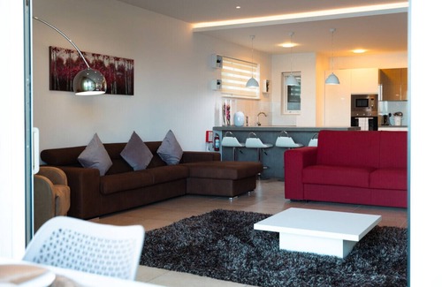 Sliema Apartamento | Luxury Seafront 3beds Flat + Pool