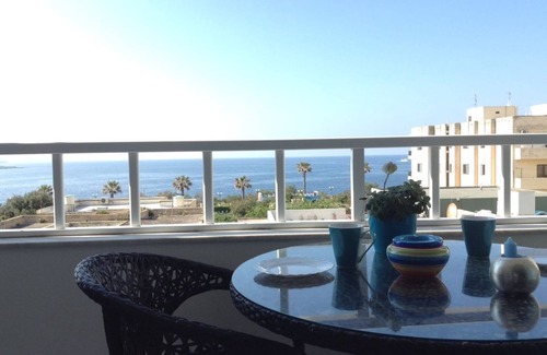 Qawra Apartamento | Luxury Seafront Apartment With Pool