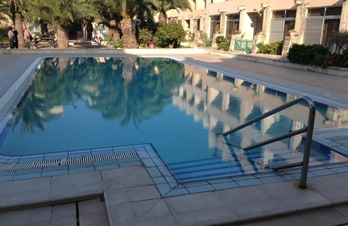 Qawra Apartamento | Luxury Seafront Apartment With Pool