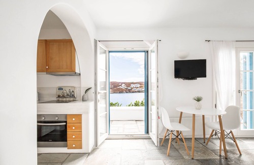 Kithnos Apartamento | Luxury Seafront Apartment in Loutra Kythnos