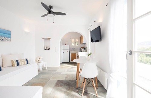 Kithnos Apartamento | Luxury Seafront Apartment in Loutra Kythnos