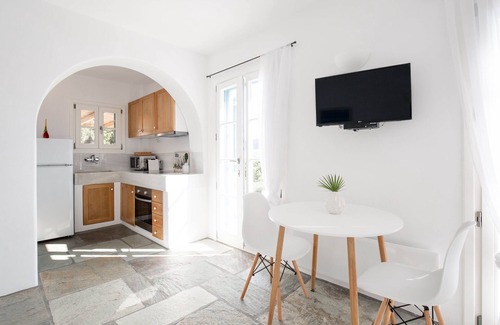 Kithnos Apartamento | Luxury Seafront Apartment in Loutra Kythnos