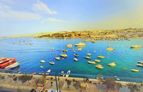 Sliema Apartamento | Luxury Seafront Haven in Sliema, Malta