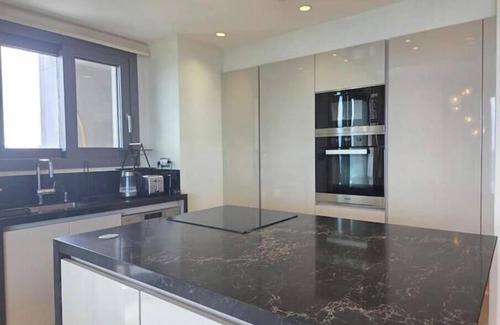 Limassol Apartamento | Luxury Seaview Escape 3bd in Limassol Skyscraper