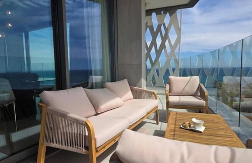 Limassol Apartamento | Luxury Seaview Escape 3bd in Limassol Skyscraper