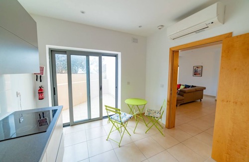 Għadira Apartamento | Luxury Seaview Pool-Hosted by Sweetstay