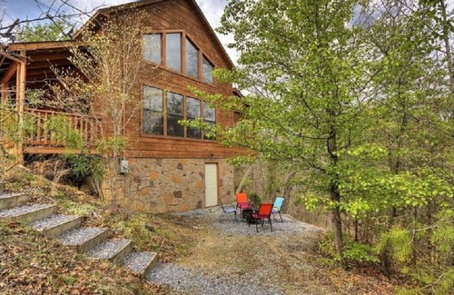 Sevierville Cabina | Lujo aislado 1 bd + loft cabina! ¡Wifi! Sony PlayStation! 11min a Parkway!