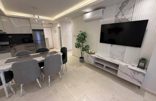Al Ahyaa Apartamento | Apartamento de lujo en Selena Bay ¡playa privada, escuela de kitesurf y 5 pisci