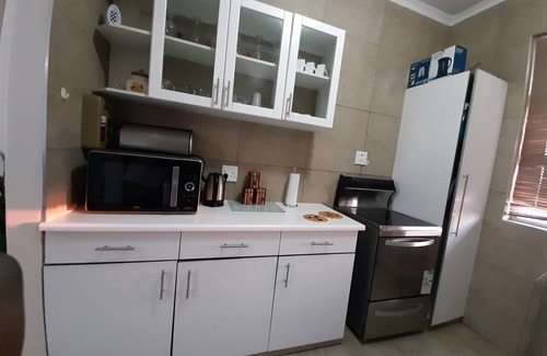 Windhoek Apartamento | Luxe Self Catering Superior @ Maerua Mall