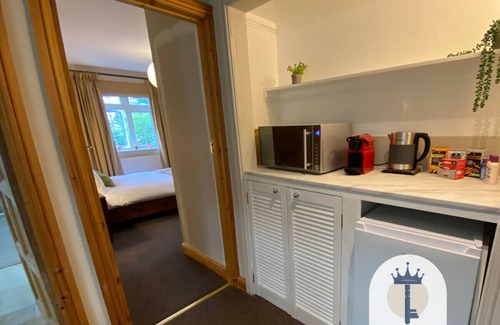 Hillingdon Casa | Luxury Self-contained Cottage