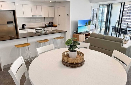 Broadbeach Apartamento | Luxury Sierra Grand Stay Ocean Views 2BR Lvl15