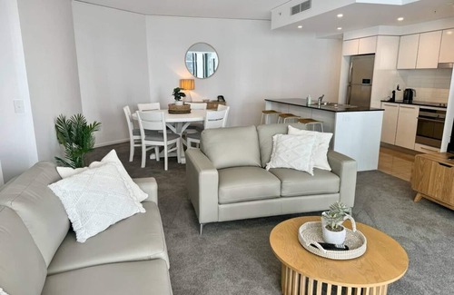 Broadbeach Apartamento | Luxury Sierra Grand Stay Ocean Views 2BR Lvl15