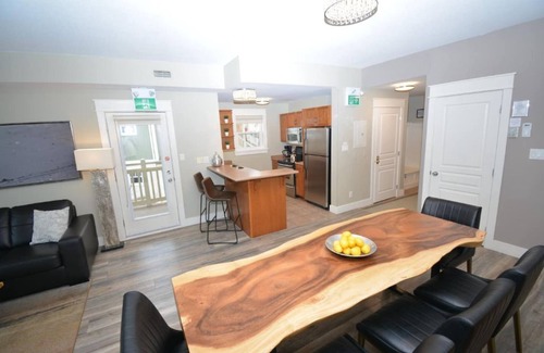 The Blue Mountains Casa | Luxury ski/golf chalet in Blue Mountain Rivergrass