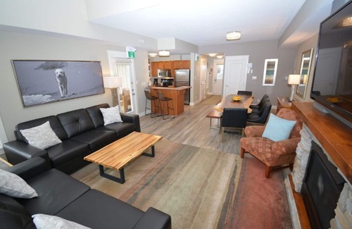 The Blue Mountains Casa | Luxury ski/golf chalet in Blue Mountain Rivergrass