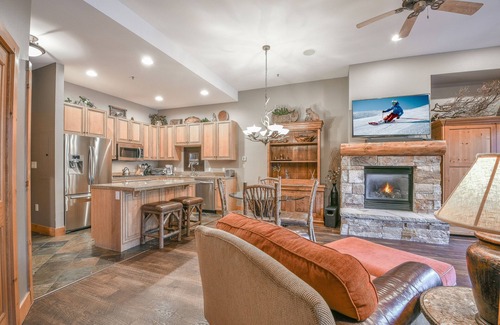 River Run Condominio | Esta es una de las propiedades más lujosas de Keystone. Si crees que mereces lo mejor mientras estás de vacaciones, esta propiedad es el lugar para ti. Ski in-Ski out, piscina climatizada interior y exterior, jacuzzi, aislado!