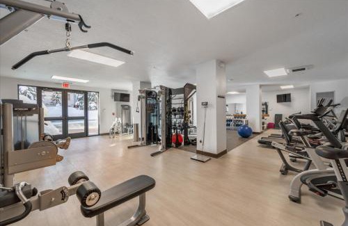 Olympic Valley Apartamento | Luxury ski-in ski-out Palisades condo 200ft to KT22 Steps to Gondola Tram Funitel