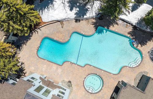 Olympic Valley Apartamento | Luxury ski-in ski-out Palisades condo 200ft to KT22 Steps to Gondola Tram Funitel