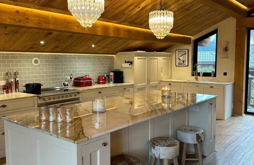 Seez Chalet De Esquí | Luxury ski/mountain chalet in The French Alps. Stunning in Winter and Summer!