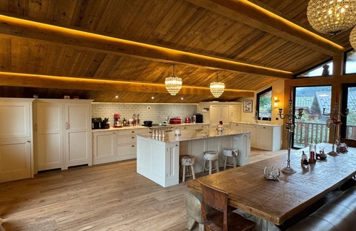 Seez Chalet De Esquí | Luxury ski/mountain chalet in The French Alps. Stunning in Winter and Summer!