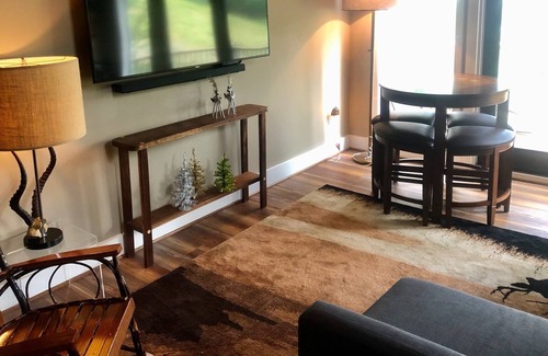 Treeloft Condominio | LUXURY slope side!Luxurious all four seasons.Ski in/Ski out.Beautiful renovation