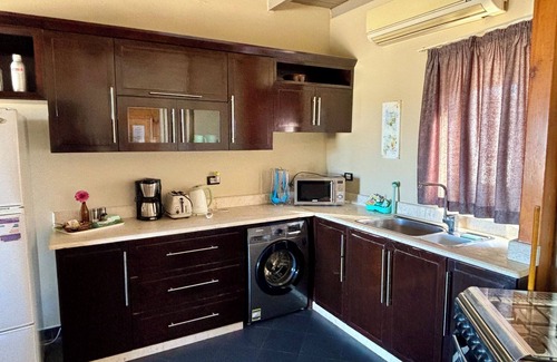 Al Ahyaa Apartamento | Luxury spacious rooftop apartment with private rooftop terrace and sea view.
