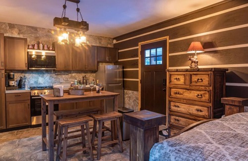Saint Mary's Cabina | Luxury Spa Retreat with Private Hot Tub & Sauna