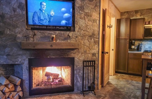 Saint Mary's Cabina | Luxury Spa Retreat with Private Hot Tub & Sauna