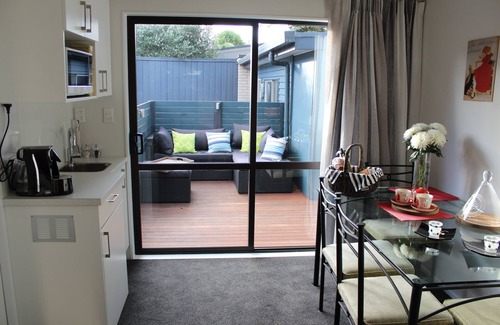 Paraparaumu Beach Apartamento | Estudio de spa de lujo a pocos pasos de la playa, la cafetería y el campo de golf