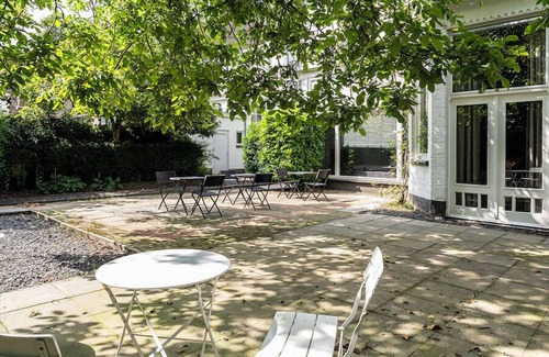 Tilburg Apartamento | 1 dormitorio, WiFi rápido, 40m² de suelo en espiga y un baño en suite con ducha de lluvia.
