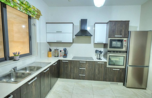 Sliema Apartamento | Luxury & spacious 3 bedroom seafront, balcony YHAI1-1