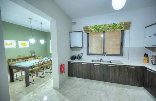 Sliema Apartamento | Luxury & spacious 3 bedroom seafront, balcony YHAI1-1