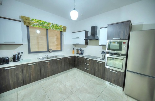 Sliema Apartamento | Luxury & spacious 3 bedroom seafront, balcony YHAI1-1