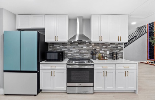 Mission Bend Casa | Luxury Spacious 5-bedroom house with Warm Heated pool & Games