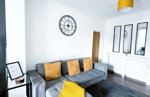Selhurst Condominio | Luxury, Spacious 1 bedroom Flat