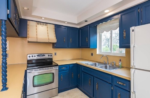 Warren Casa | Luxury spacious Home in a quite neighborhood.