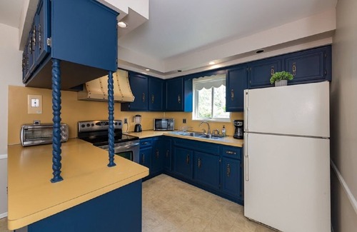 Warren Casa | Luxury spacious Home in a quite neighborhood.
