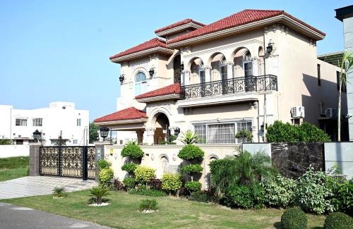 Lahore Villa | Luxury Spanish Villa Close to Raya Fairways Commercial