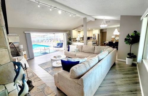 Sarasota Casa | Luxury Sports Vacation Pool House-Downtown Sarasota-Pickleball/Volley/Basketball