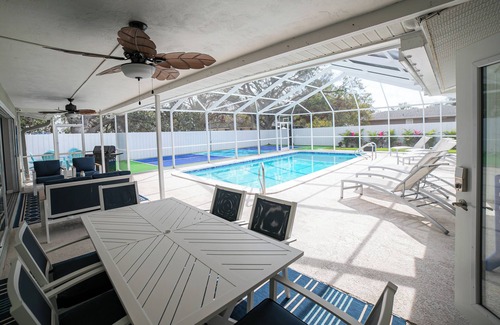 Sarasota Casa | Luxury Sports Vacation Pool House-Downtown Sarasota-Pickleball/Volley/Basketball