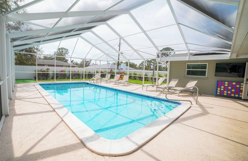 Sarasota Casa | Luxury Sports Vacation Pool House-Downtown Sarasota-Pickleball/Volley/Basketball