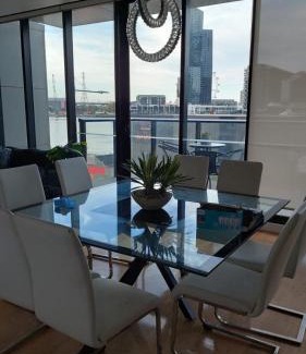 Docklands Apartamento | Luxury Stay 4 Family & Friends